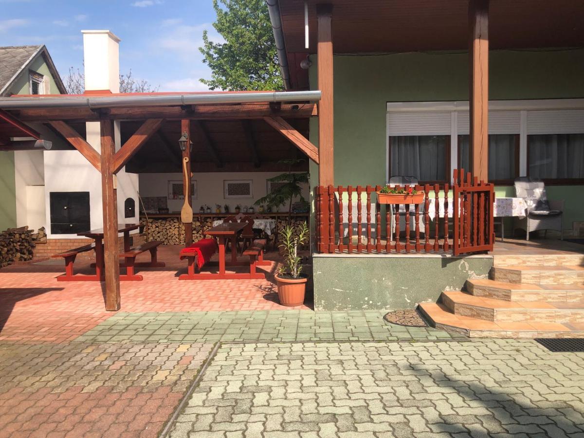 Bakonyi Mamutfenyő Vendégház Tés Extérieur photo