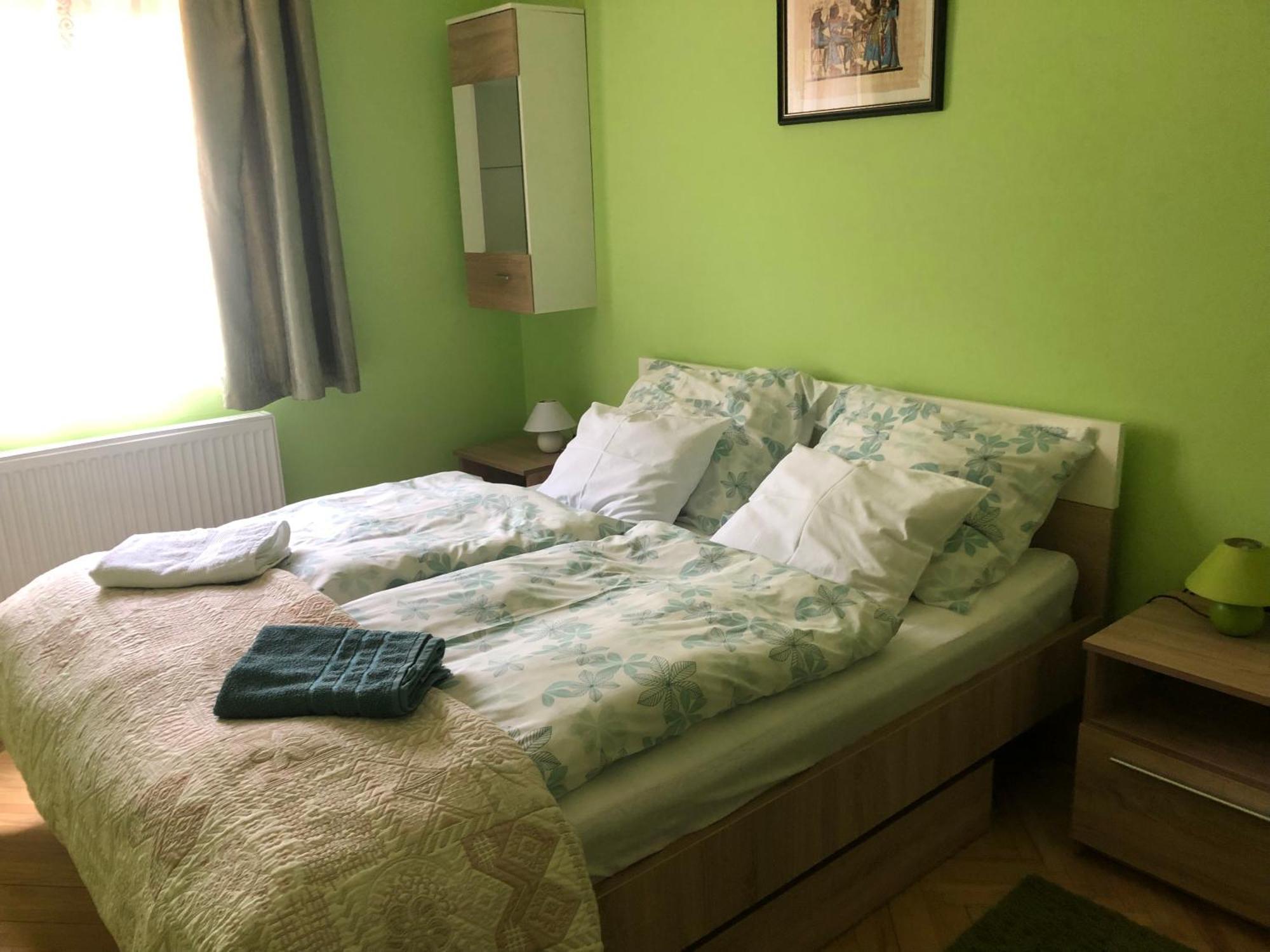 Bakonyi Mamutfenyő Vendégház Tés Extérieur photo